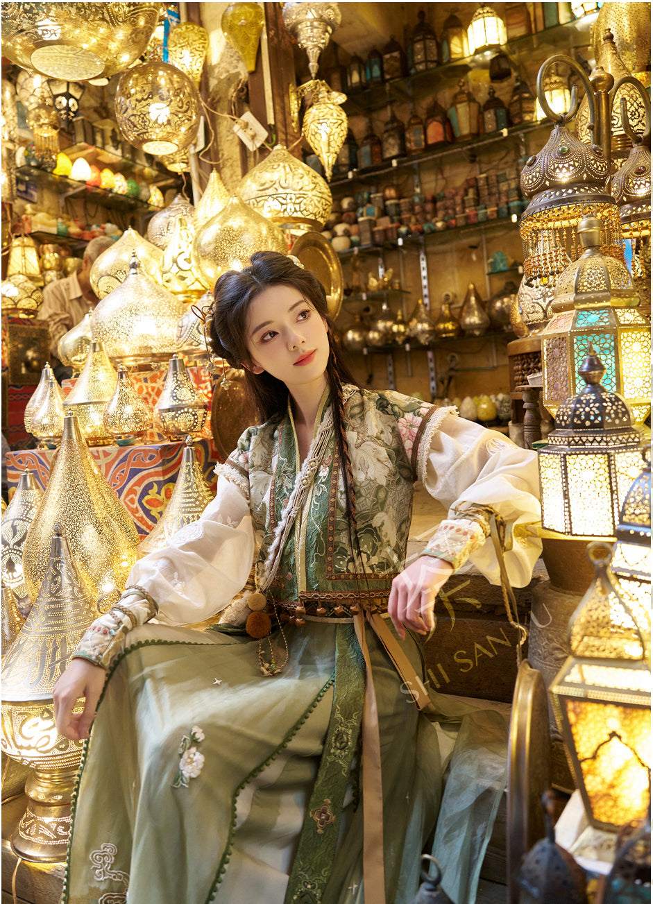"香料贩梦者" Embroidered Hanfu Set