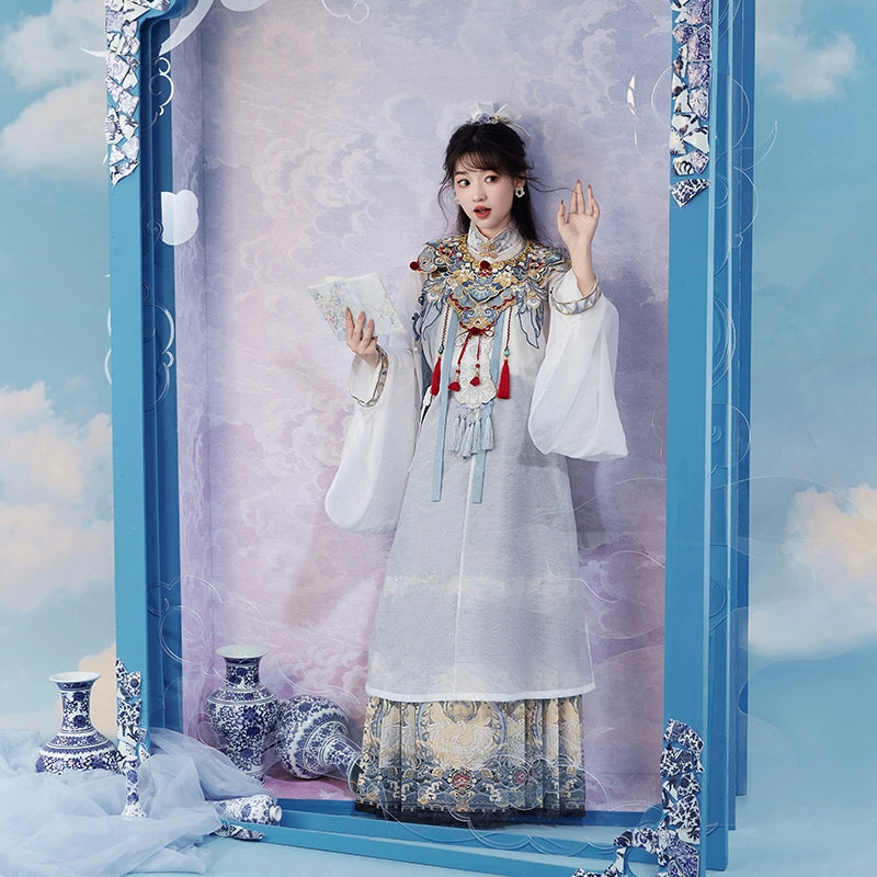 "君心凌云" PEACOCK EMBROIDERED GRADUATION HANFU SET