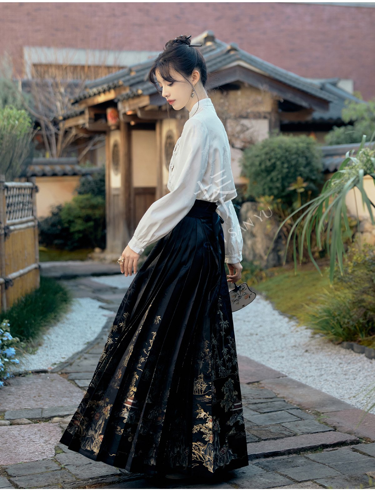 (Final Sale) "墨白·竹下听澜" Modern-style Hanfu Set