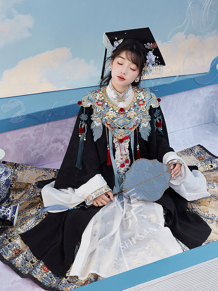 "君心凌云" PEACOCK EMBROIDERED GRADUATION HANFU SET