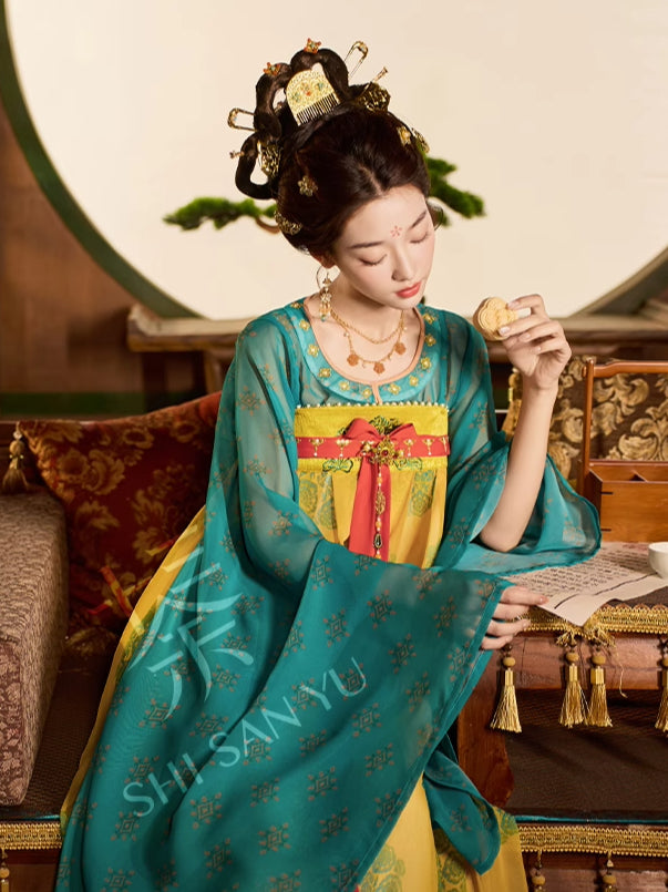 ETERNAL LANTERN TANG DYNASTY HANFU