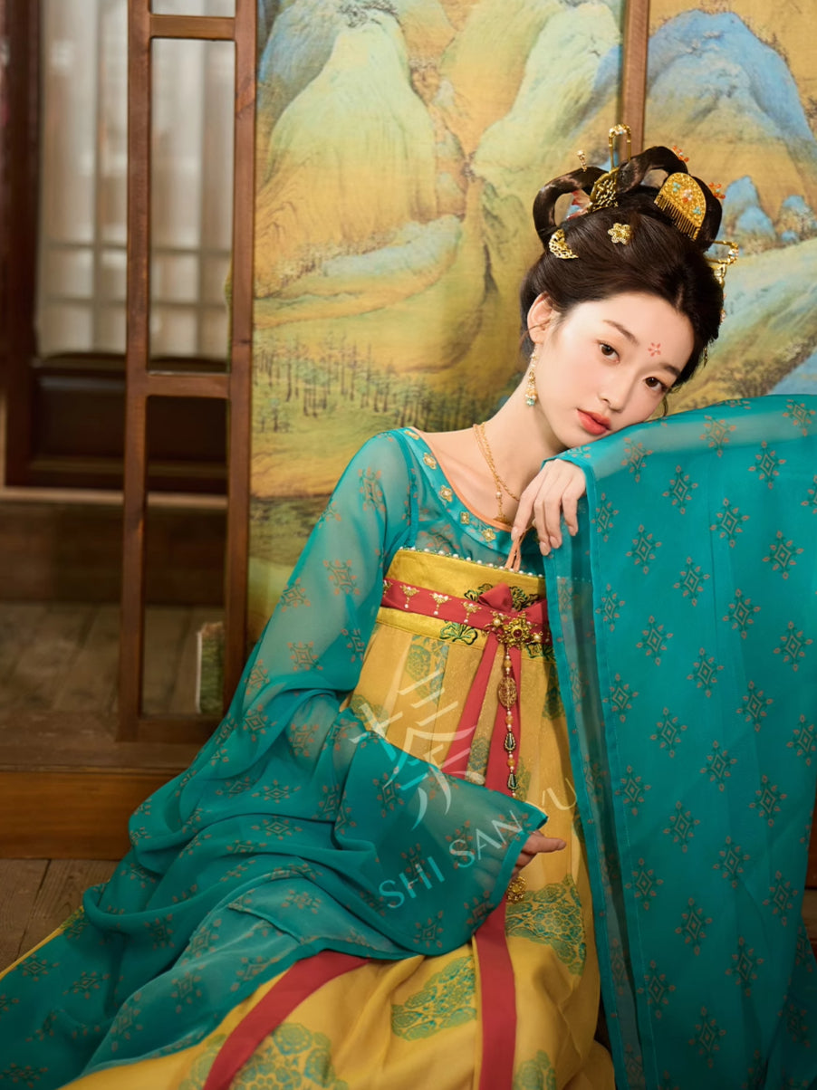 ETERNAL LANTERN TANG DYNASTY HANFU