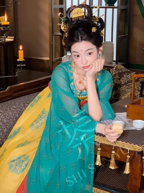 ETERNAL LANTERN TANG DYNASTY HANFU