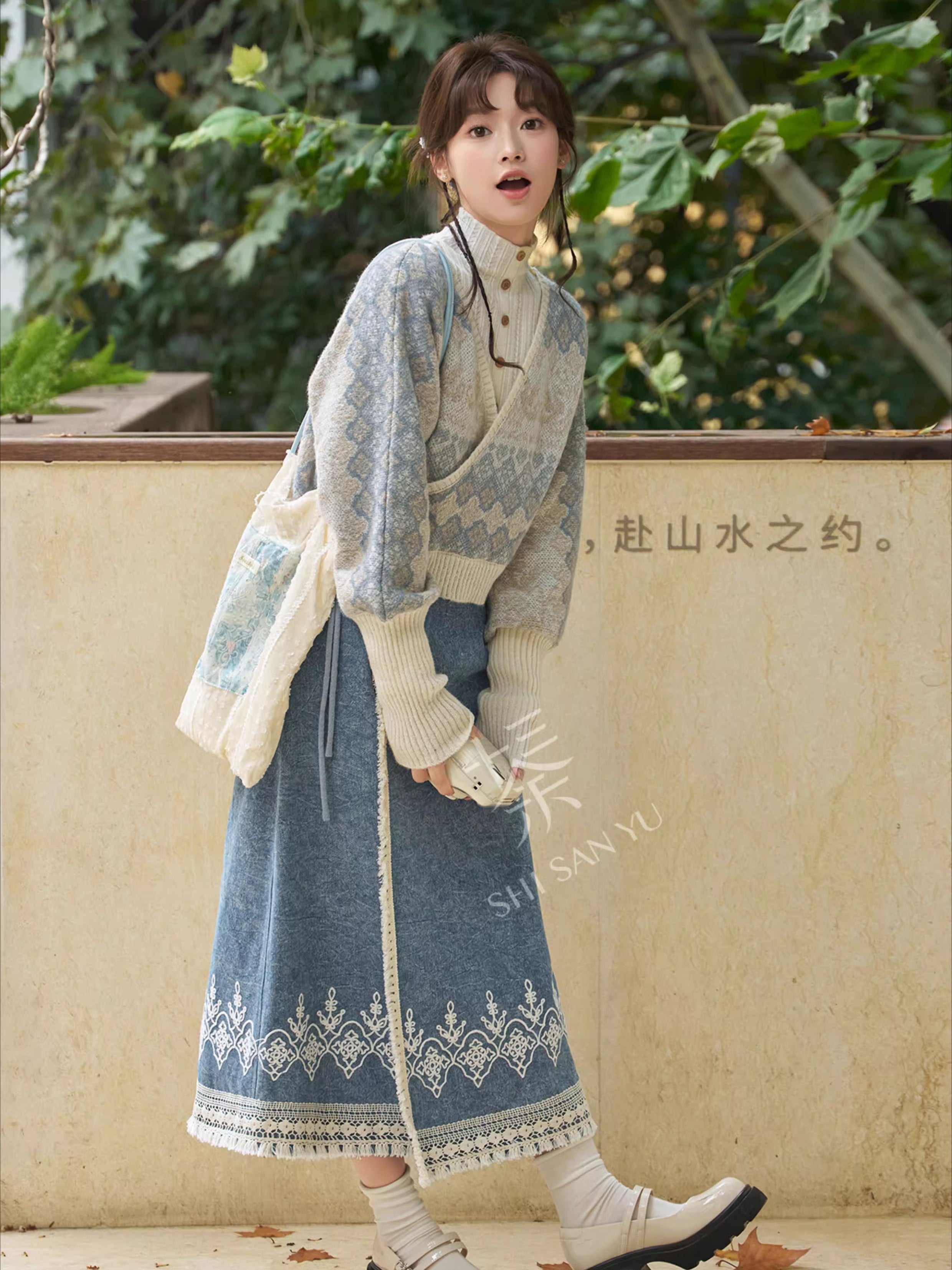 AUTUMN RIVER JACQUARD MODERN HANFU