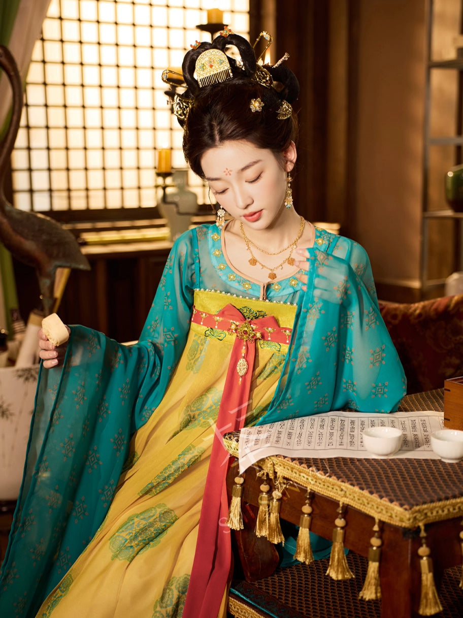 ETERNAL LANTERN TANG DYNASTY HANFU