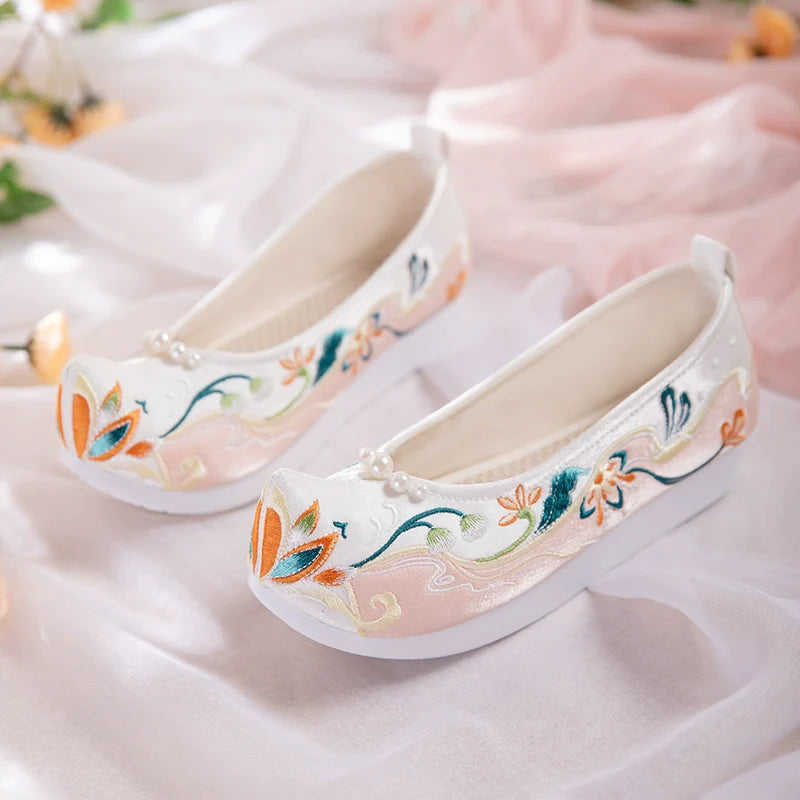 "Nan Xiang" Floral Embroidered Pointed Pearl Bow Shoes