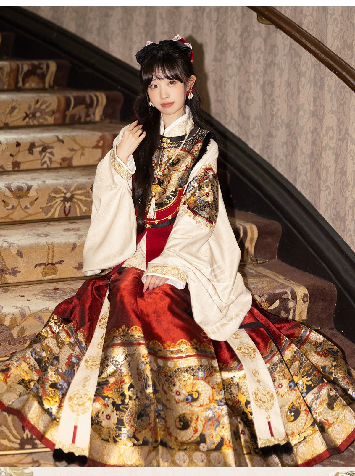 "瑞龙启岁" Modern Hanfu Set