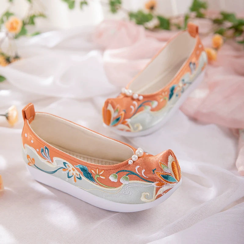 "Nan Xiang" Floral Embroidered Pointed Pearl Bow Shoes