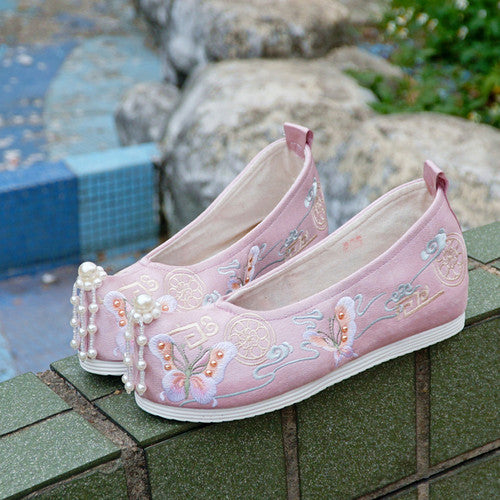 Tang Dynasty-style Ancient Chinese Embroidered Cloth Shoes