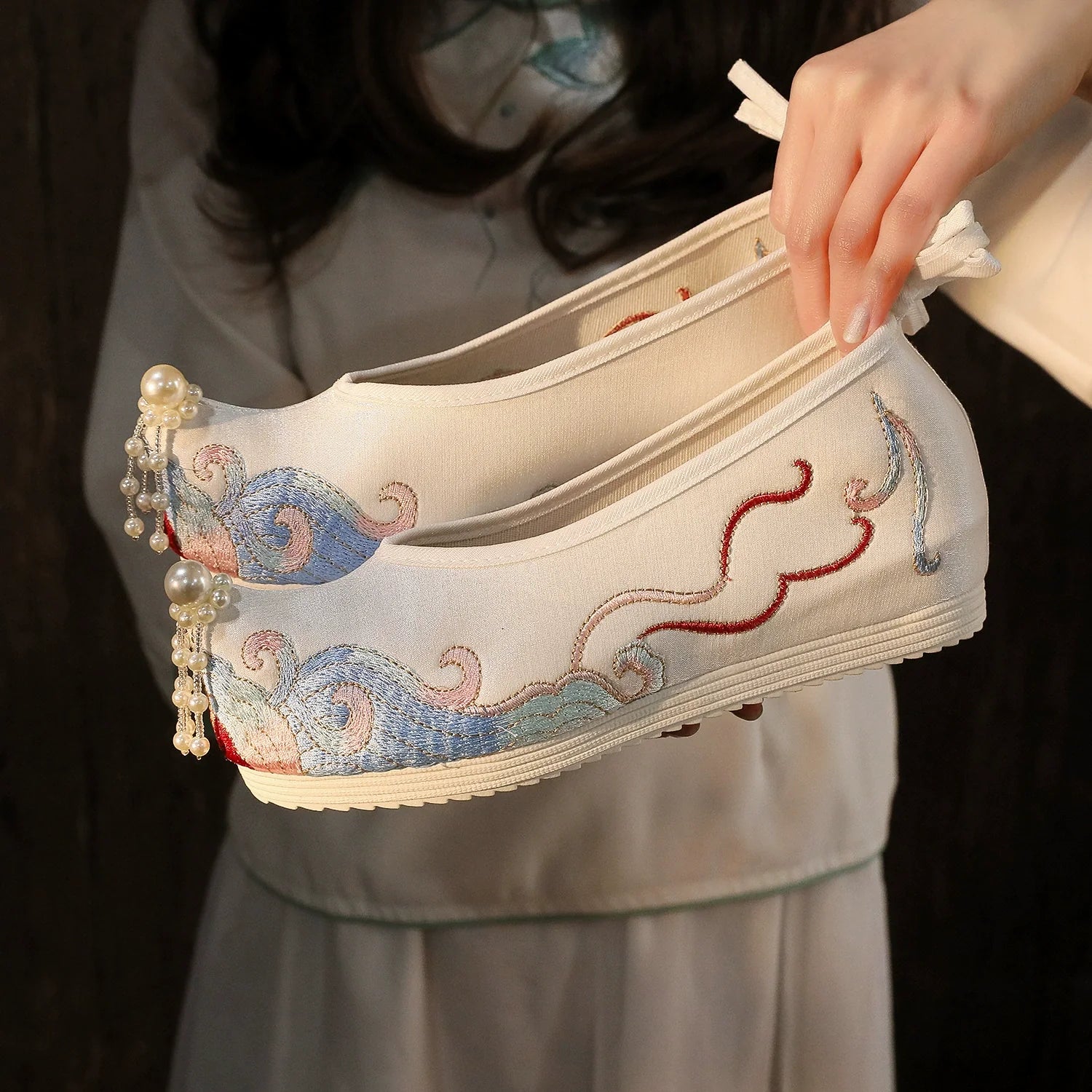 "Sea wave" Embroidered Pointed Toes Floral Hanfu Shoes