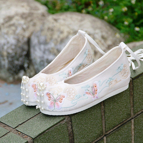 Tang Dynasty-style Ancient Chinese Embroidered Cloth Shoes