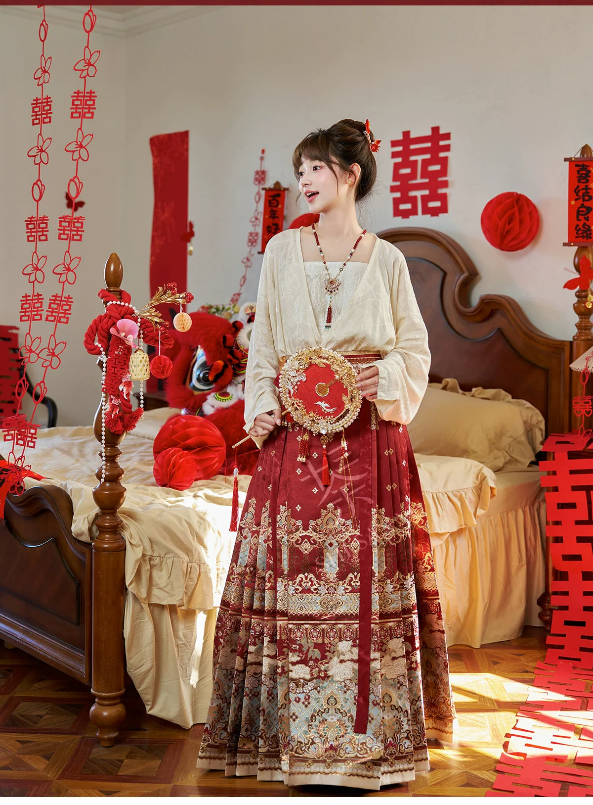 "羡鸳鸯" Red Embroidered Hanfu Set