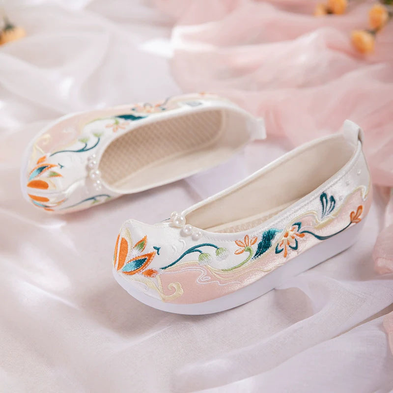 "Nan Xiang" Floral Embroidered Pointed Pearl Bow Shoes