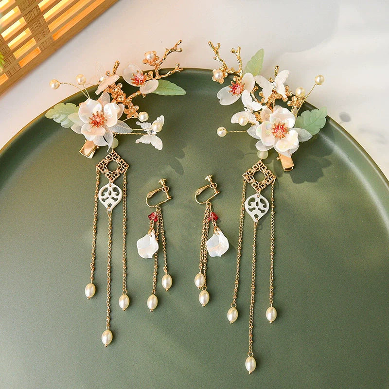 "青依 白韵" Tassel Edge Hair Clip & Earrings Set