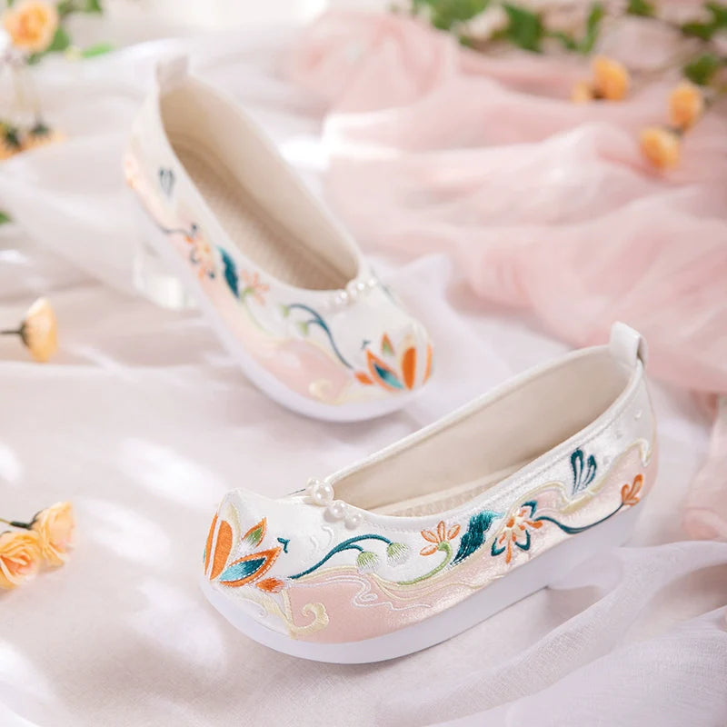 "Nan Xiang" Floral Embroidered Pointed Pearl Bow Shoes