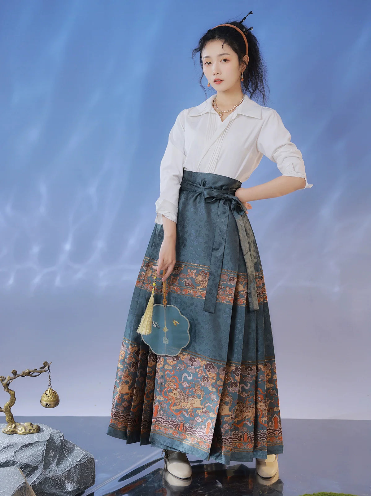 "狮子球" Ming-style Horse-face Skirt