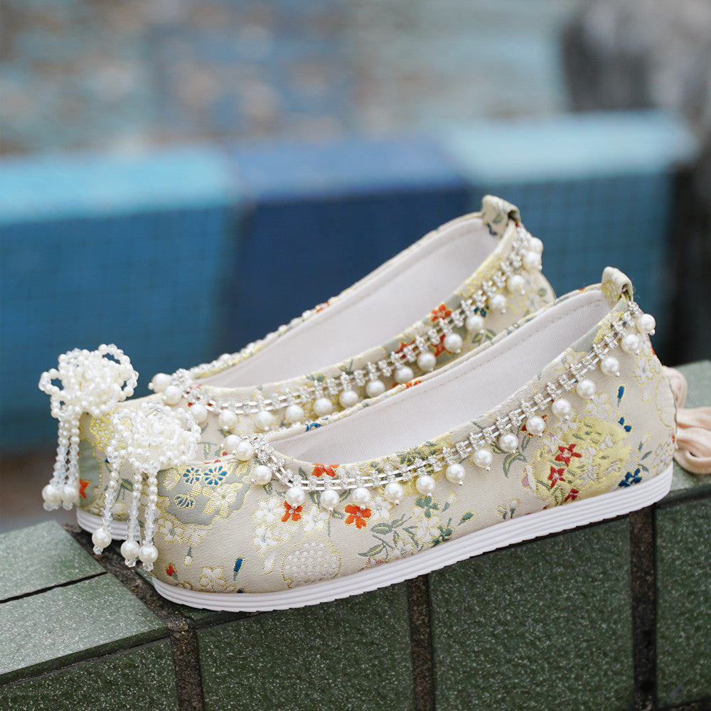 Tang Dynasty-style Ancient Chinese Embroidered Cloth Shoes