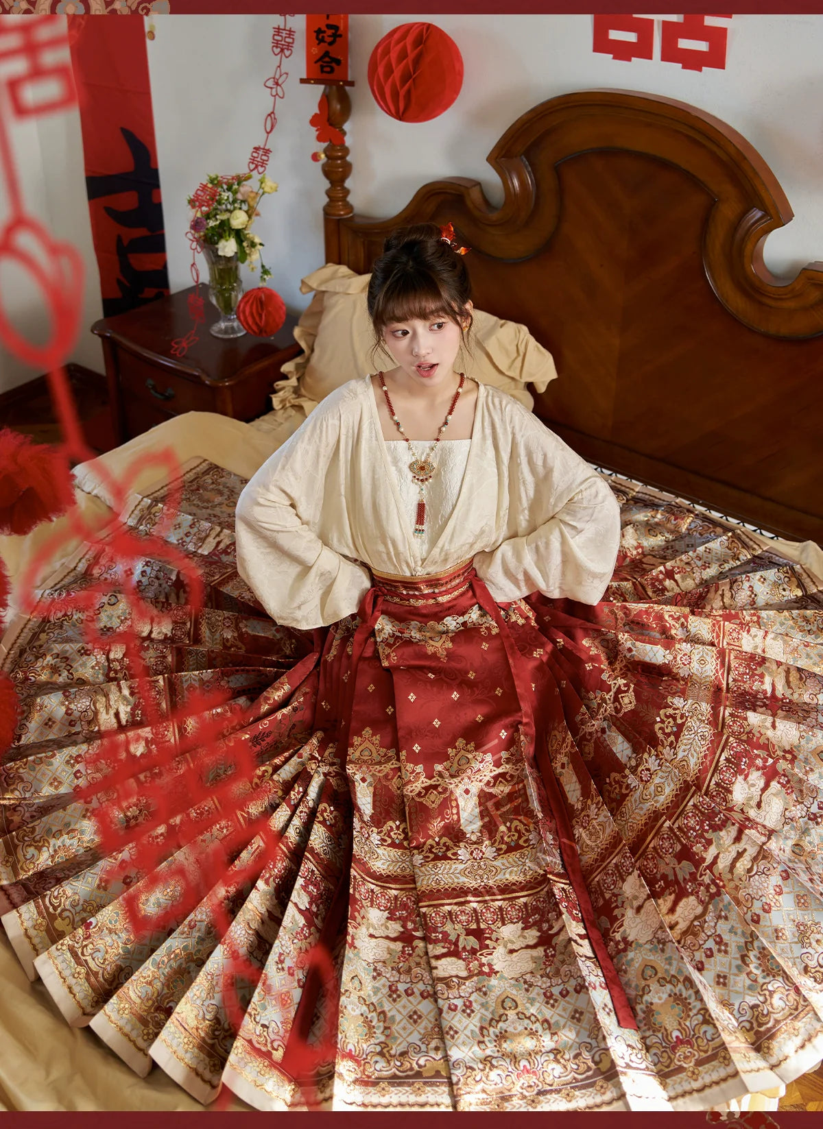 "羡鸳鸯" Red Embroidered Hanfu Set