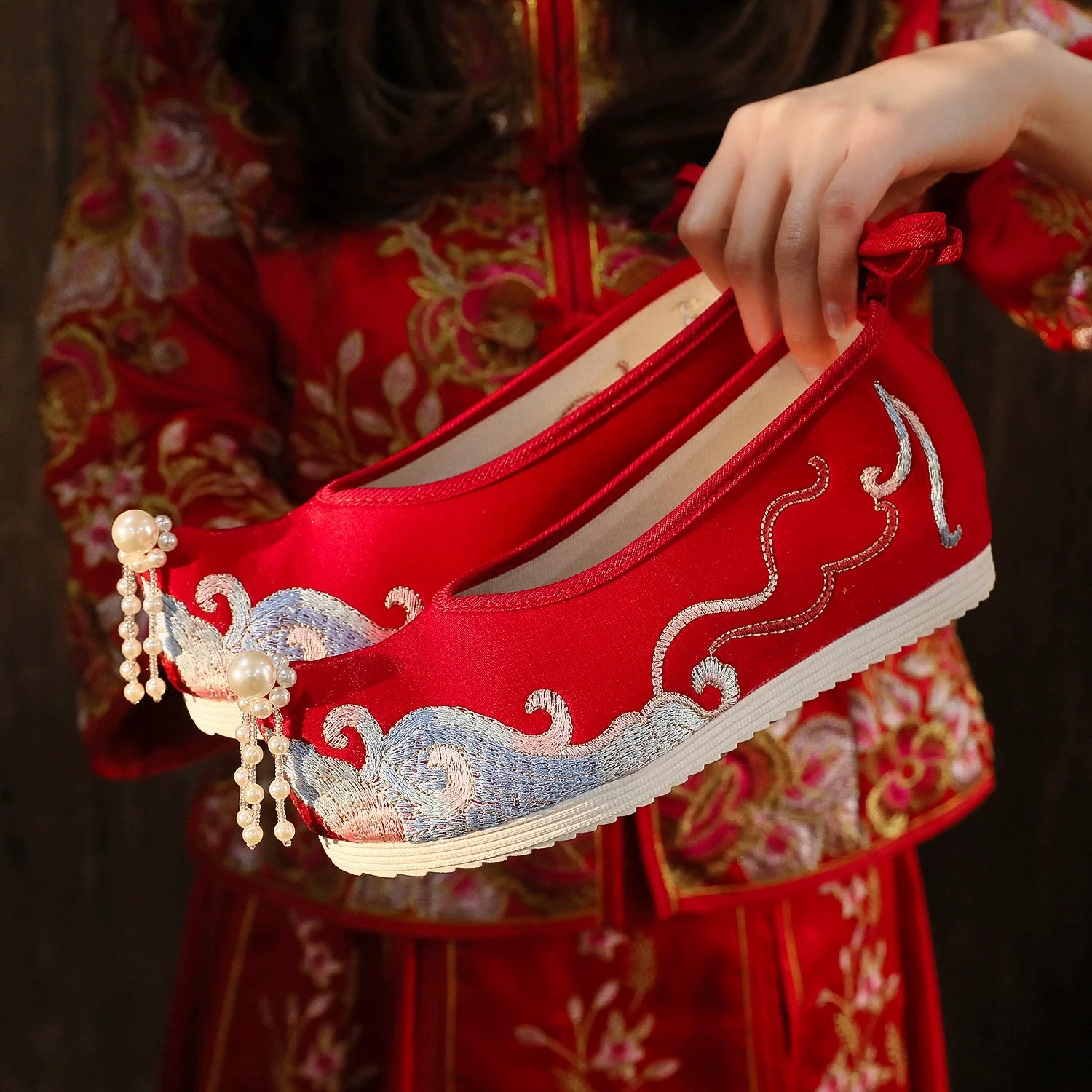 "Sea wave" Embroidered Pointed Toes Floral Hanfu Shoes