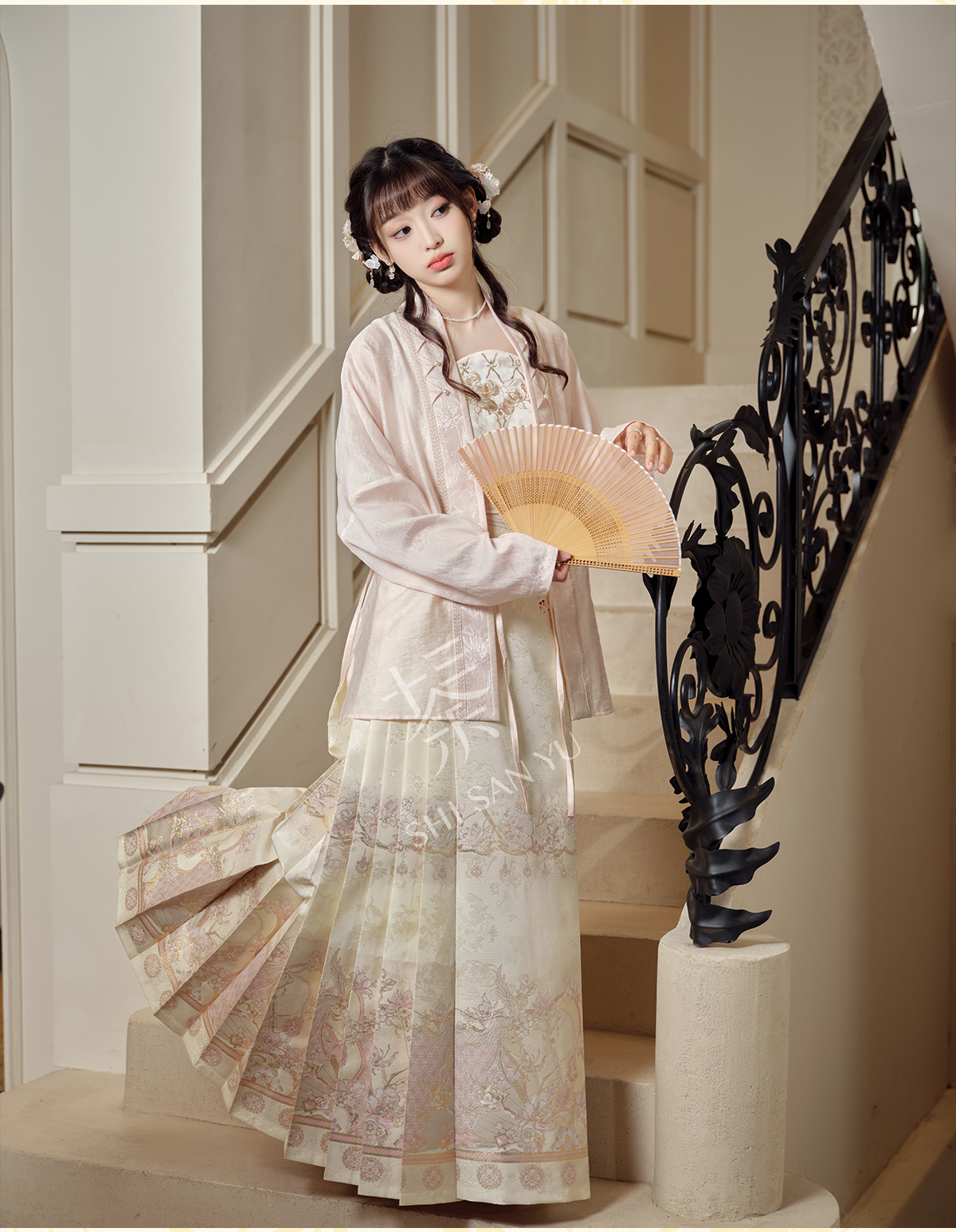 "盈光" Modern-style Hanfu Set