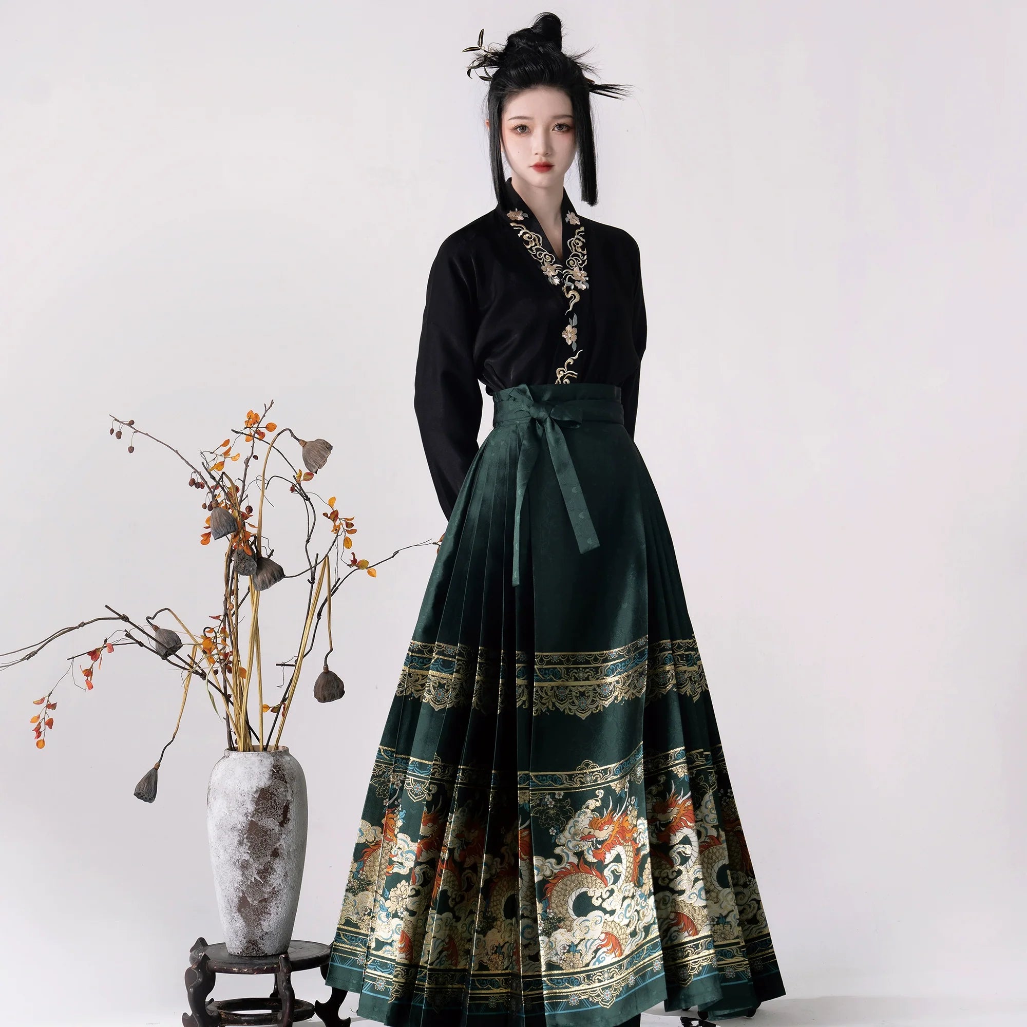 "游龙踏雪"Ming- Dynasty Hanfu Set