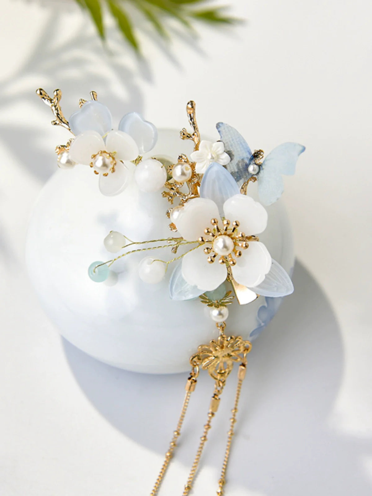 "青依 白韵" Tassel Edge Hair Clip & Earrings Set