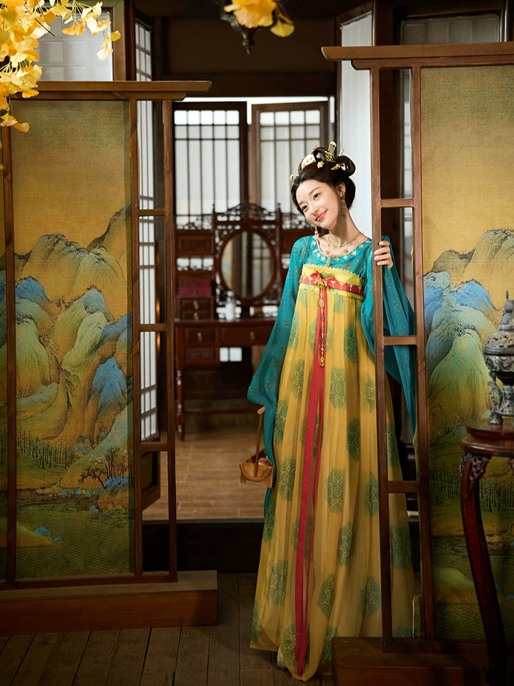 ETERNAL LANTERN TANG DYNASTY HANFU