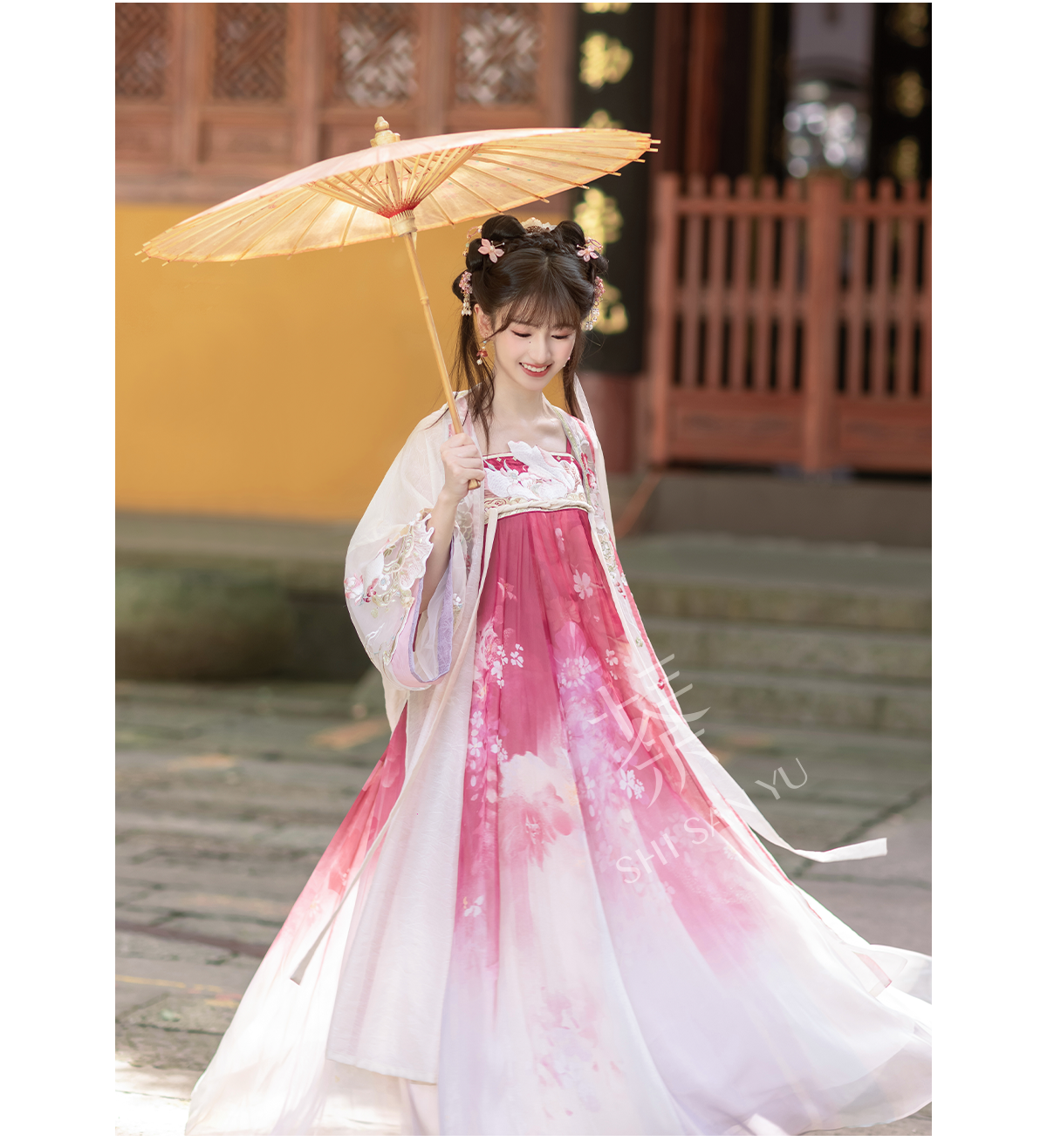 "双生莲" Embroidered Hanfu Two Piece Set