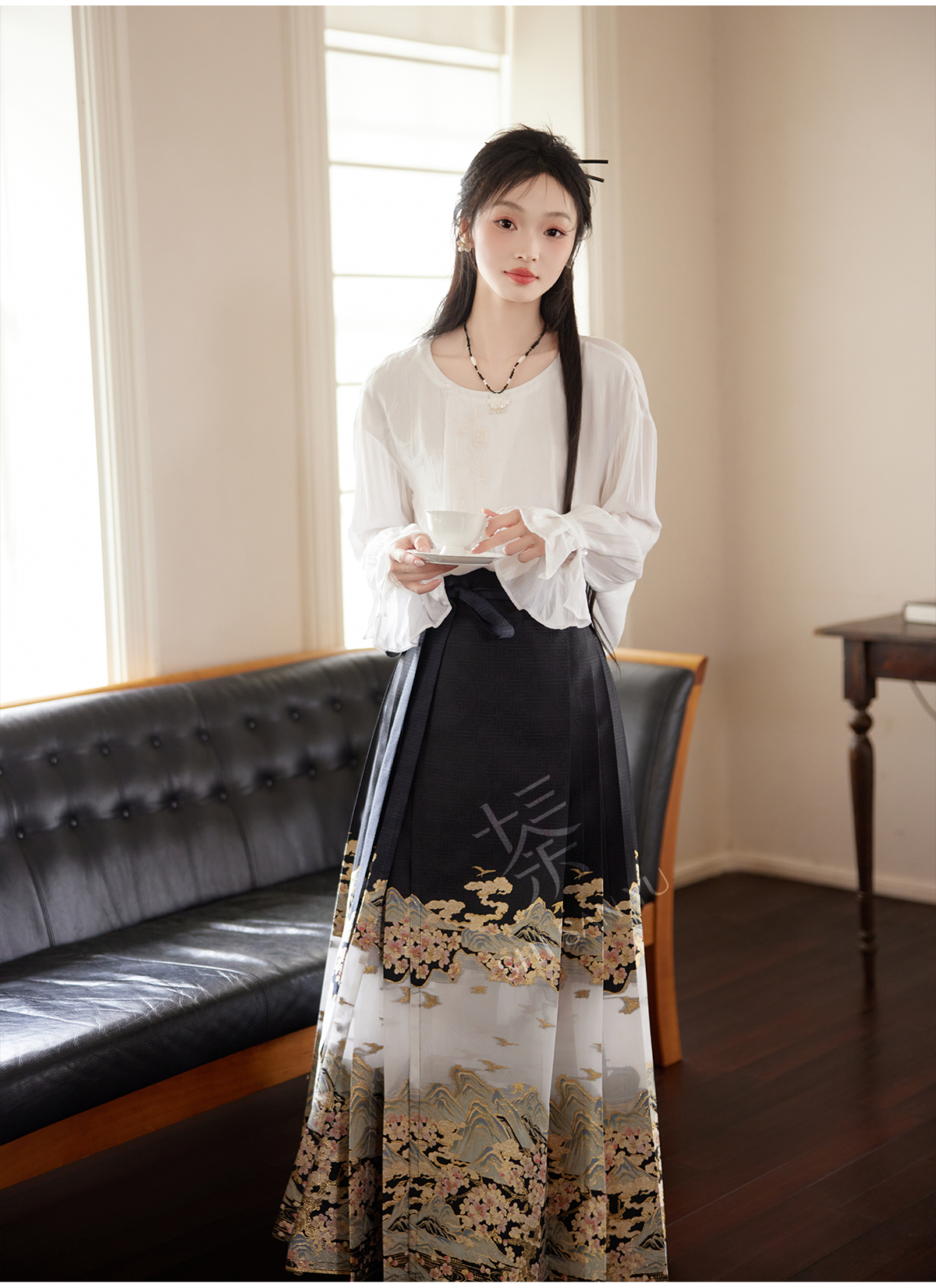 "山桃觅处" Modern-style Hanfu Set