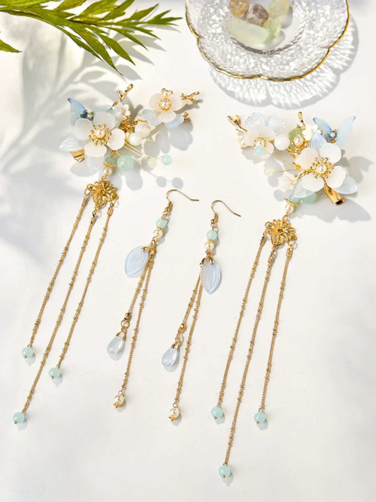 "青依 白韵" Tassel Edge Hair Clip & Earrings Set