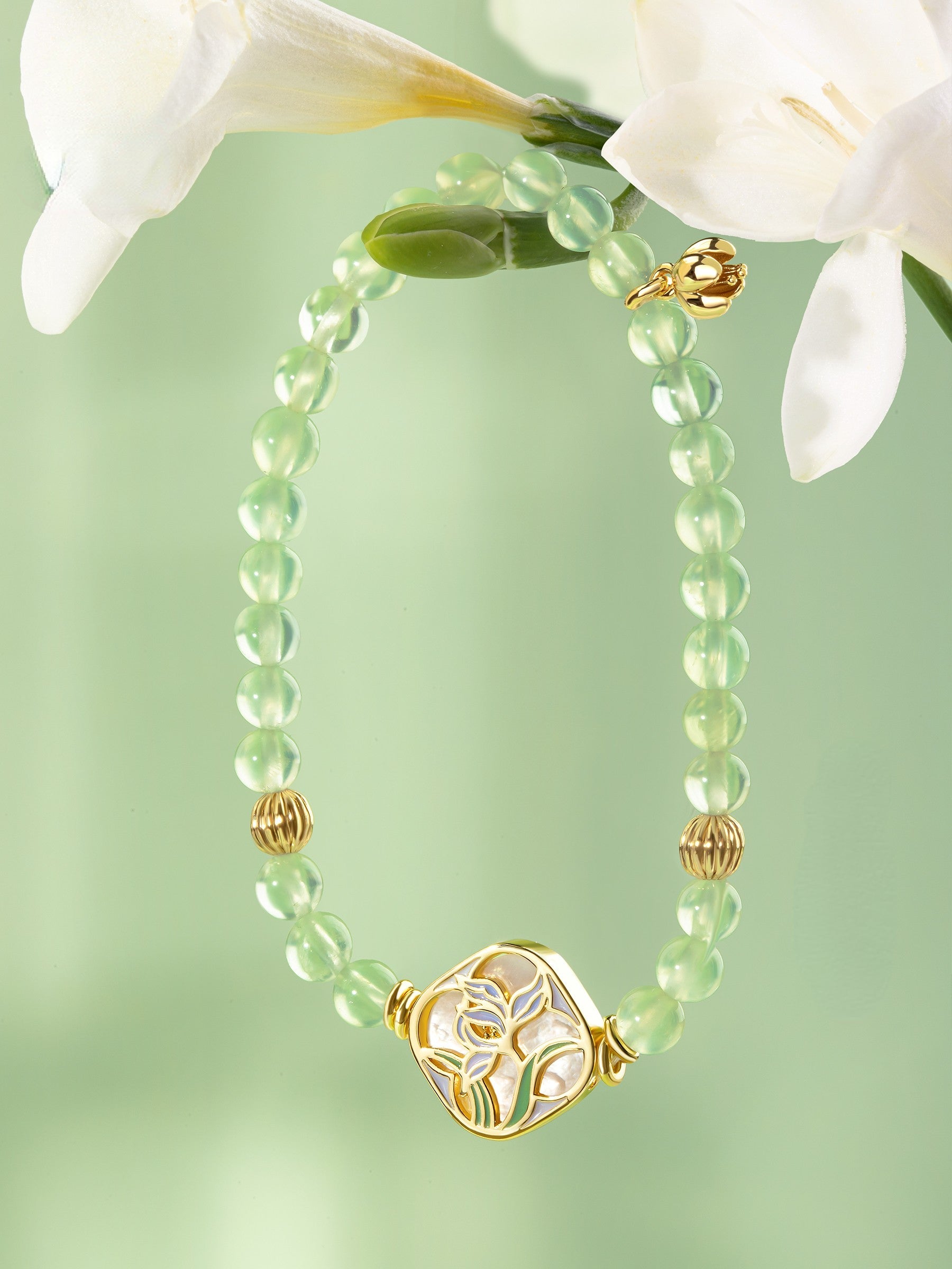 "Flower Deity" Crystal and Pearl Beaded Bracelet